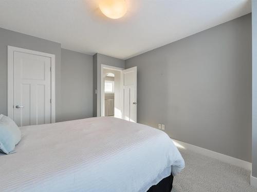 35 10550 Ellerslie Road, Edmonton, AB - Indoor Photo Showing Bedroom