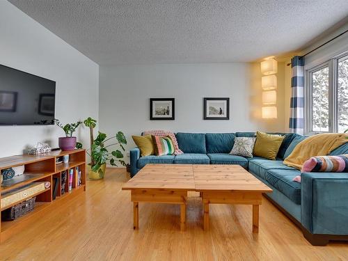 6919 83 Avenue Nw, Edmonton, AB - Indoor Photo Showing Living Room