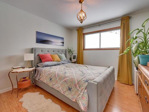 6919 83 Avenue Nw, Edmonton, AB - Indoor Photo Showing Bedroom