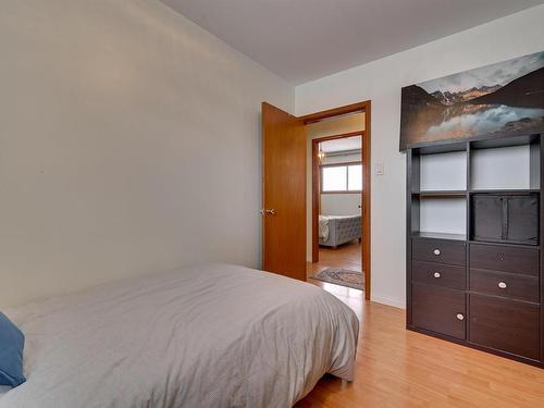 6919 83 Avenue Nw, Edmonton, AB - Indoor Photo Showing Bedroom