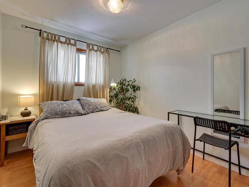 6919 83 Avenue Nw, Edmonton, AB - Indoor Photo Showing Bedroom