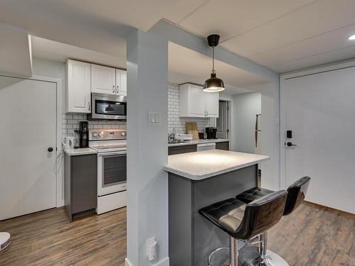 6919 83 Avenue Nw, Edmonton, AB - Indoor Photo Showing Kitchen