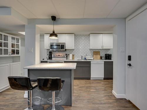 6919 83 Avenue Nw, Edmonton, AB - Indoor Photo Showing Kitchen