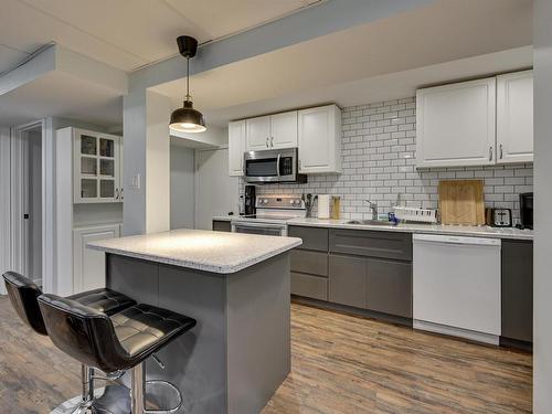 6919 83 Avenue Nw, Edmonton, AB - Indoor Photo Showing Kitchen With Upgraded Kitchen