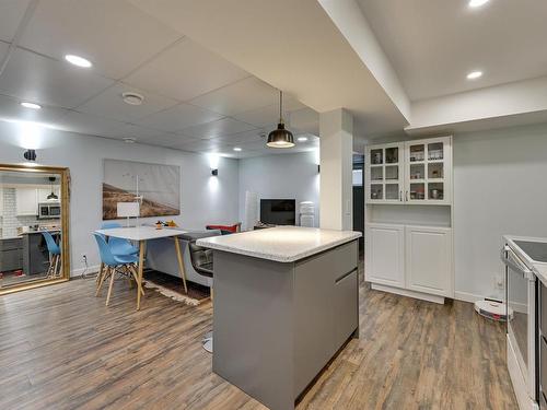 6919 83 Avenue Nw, Edmonton, AB - Indoor Photo Showing Kitchen