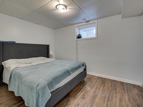 6919 83 Avenue Nw, Edmonton, AB - Indoor Photo Showing Bedroom