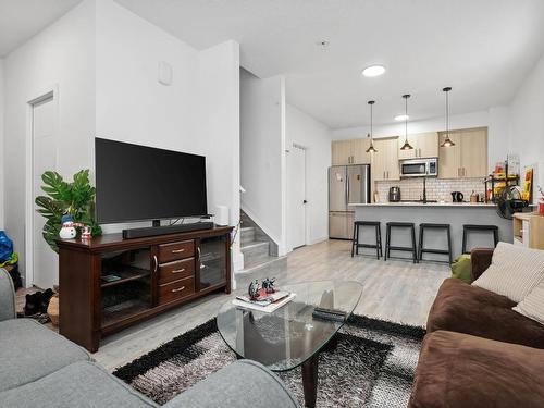 9537 106A Avenue, Edmonton, AB - Indoor Photo Showing Living Room