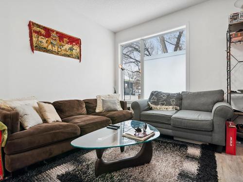 9537 106A Avenue, Edmonton, AB - Indoor Photo Showing Living Room