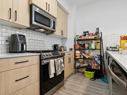 9537 106A Avenue, Edmonton, AB - Indoor Photo Showing Kitchen