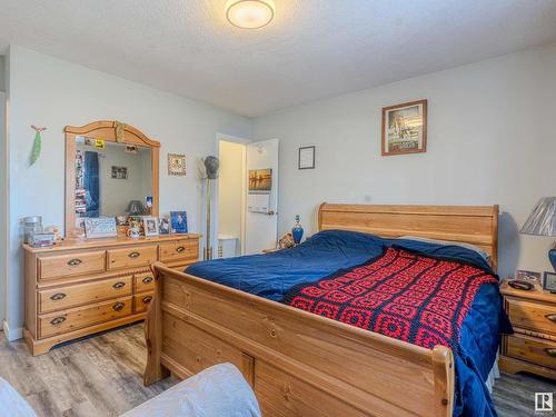 4614 13 Avenue, Edmonton, AB - Indoor Photo Showing Bedroom