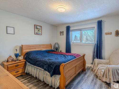 4614 13 Avenue, Edmonton, AB - Indoor Photo Showing Bedroom