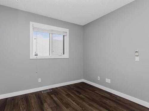 1515 Chapman Way, Edmonton, AB - Indoor Photo Showing Other Room