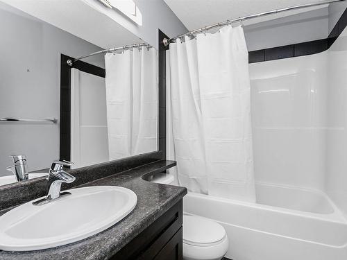 1515 Chapman Way, Edmonton, AB - Indoor Photo Showing Bathroom