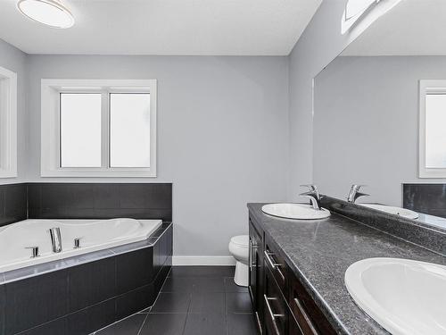 1515 Chapman Way, Edmonton, AB - Indoor Photo Showing Bathroom