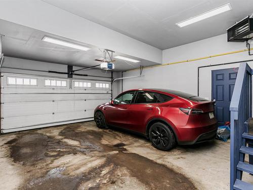 1515 Chapman Way, Edmonton, AB - Indoor Photo Showing Garage