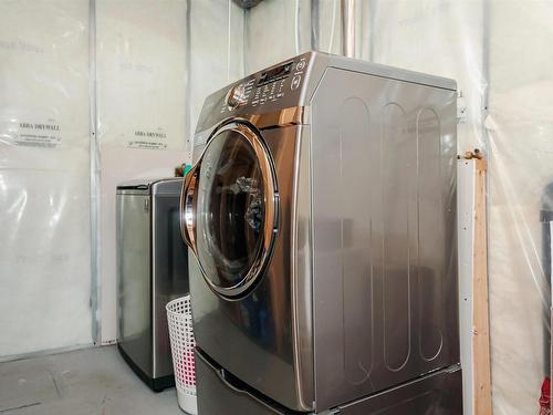 1515 Chapman Way, Edmonton, AB - Indoor Photo Showing Laundry Room