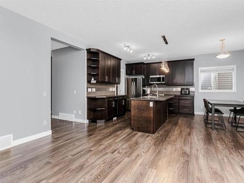 1515 Chapman Way, Edmonton, AB - Indoor Photo Showing Kitchen With Upgraded Kitchen