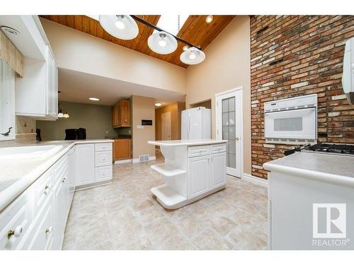 14004 47 Avenue, Edmonton, AB - Indoor Photo Showing Kitchen