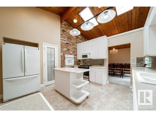 14004 47 Avenue, Edmonton, AB - Indoor Photo Showing Kitchen