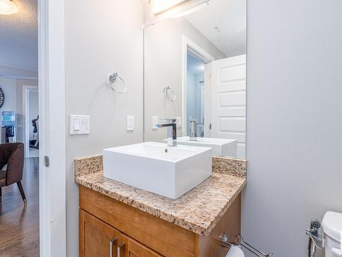 1023 5151 Windermere Boulevard, Edmonton, AB - Indoor Photo Showing Bathroom