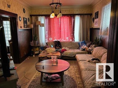 10848 93 Street, Edmonton, AB - Indoor Photo Showing Living Room