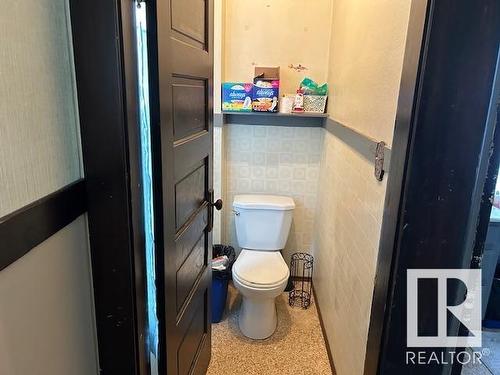 10848 93 Street, Edmonton, AB - Indoor Photo Showing Bathroom