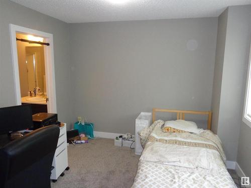 54 415 Clareview Road, Edmonton, AB - Indoor Photo Showing Bedroom