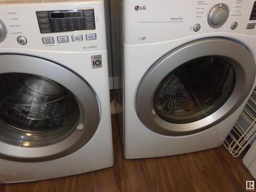 54 415 Clareview Road, Edmonton, AB - Indoor Photo Showing Laundry Room