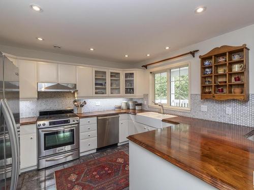 10004 97 Avenue, Edmonton, AB - Indoor Photo Showing Kitchen