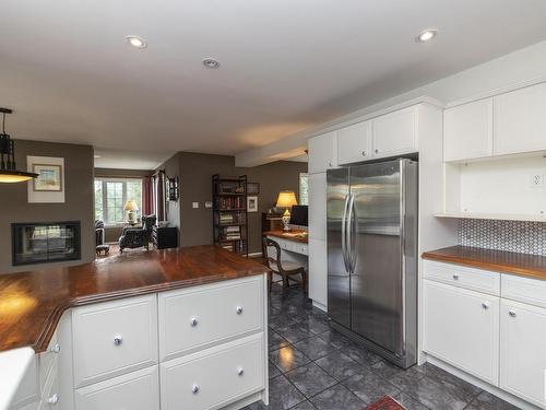 10004 97 Avenue, Edmonton, AB - Indoor Photo Showing Kitchen