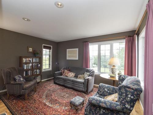 10004 97 Avenue, Edmonton, AB - Indoor Photo Showing Living Room