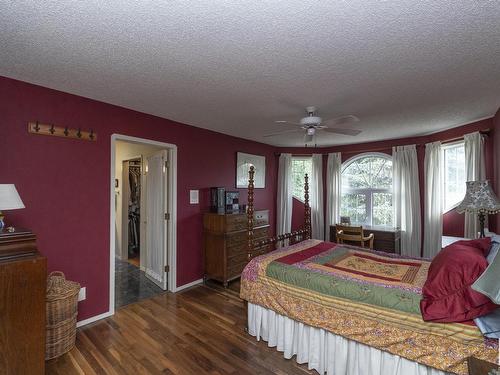 10004 97 Avenue, Edmonton, AB - Indoor Photo Showing Bedroom