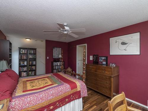 10004 97 Avenue, Edmonton, AB - Indoor Photo Showing Bedroom