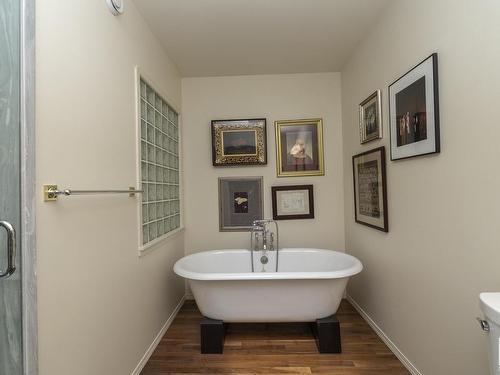 10004 97 Avenue, Edmonton, AB - Indoor Photo Showing Bathroom