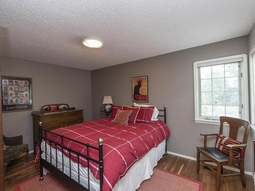 10004 97 Avenue, Edmonton, AB - Indoor Photo Showing Bedroom