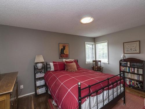 10004 97 Avenue, Edmonton, AB - Indoor Photo Showing Bedroom