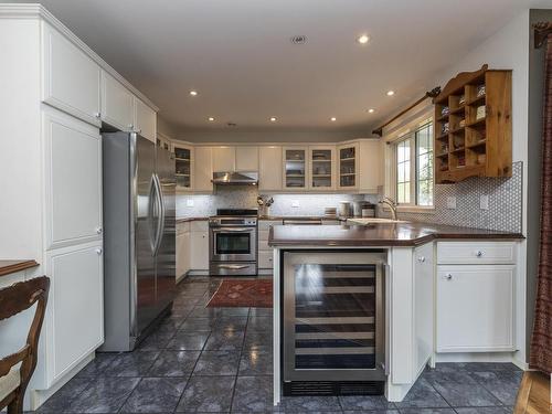 10004 97 Avenue, Edmonton, AB - Indoor Photo Showing Kitchen