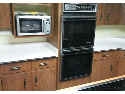 503 Lessard Drive, Edmonton, AB - Indoor Photo Showing Kitchen