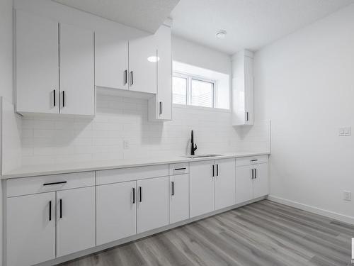 224 Lee Ridge Road, Edmonton, AB - Indoor Photo Showing Kitchen