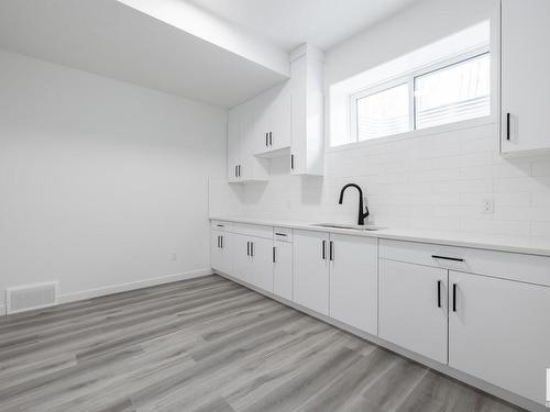 224 Lee Ridge Road, Edmonton, AB - Indoor Photo Showing Kitchen