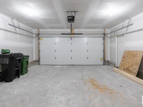 224 Lee Ridge Road, Edmonton, AB - Indoor Photo Showing Garage