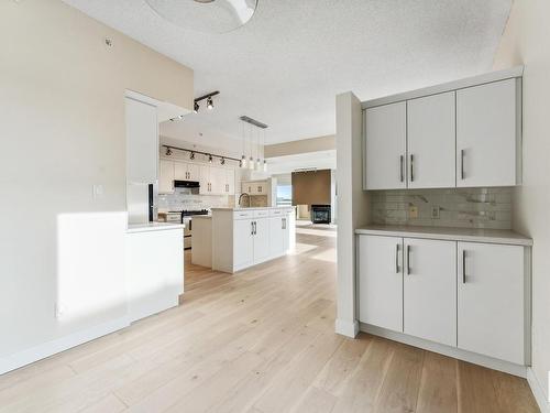 903 10108 125 Street, Edmonton, AB - Indoor Photo Showing Kitchen