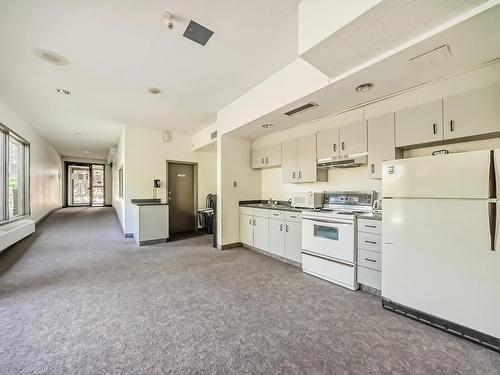 131 4404 122 Street, Edmonton, AB - Indoor Photo Showing Kitchen