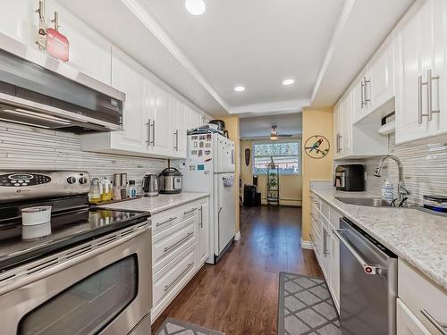 131 4404 122 Street, Edmonton, AB - Indoor Photo Showing Kitchen