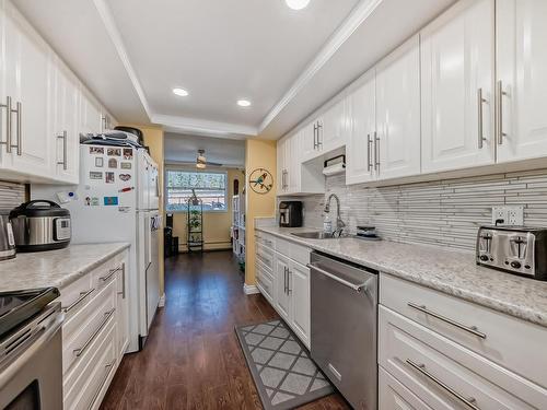 131 4404 122 Street, Edmonton, AB - Indoor Photo Showing Kitchen