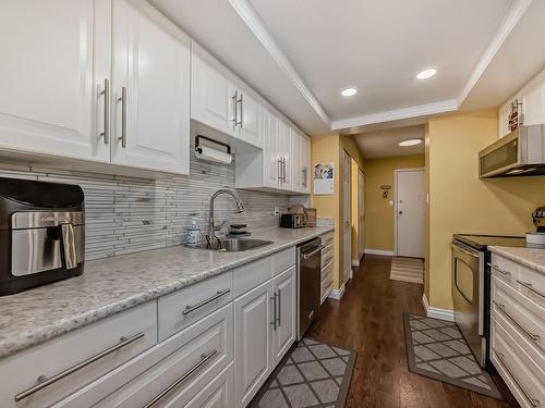 131 4404 122 Street, Edmonton, AB - Indoor Photo Showing Kitchen With Upgraded Kitchen