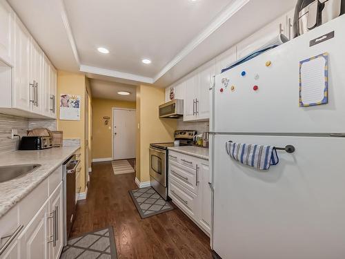 131 4404 122 Street, Edmonton, AB - Indoor Photo Showing Kitchen