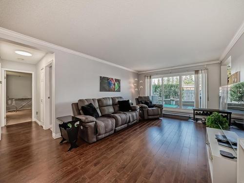 131 4404 122 Street, Edmonton, AB - Indoor Photo Showing Living Room