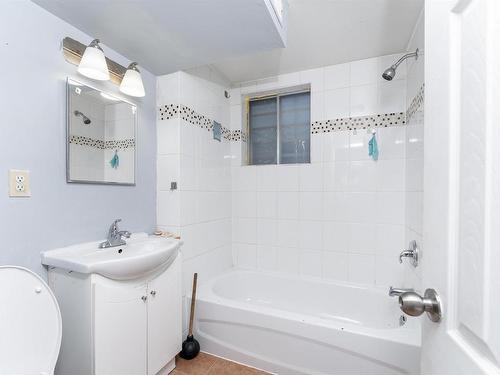 12419 83 Street, Edmonton, AB - Indoor Photo Showing Bathroom