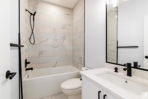 10954 135 Street, Edmonton, AB - Indoor Photo Showing Bathroom